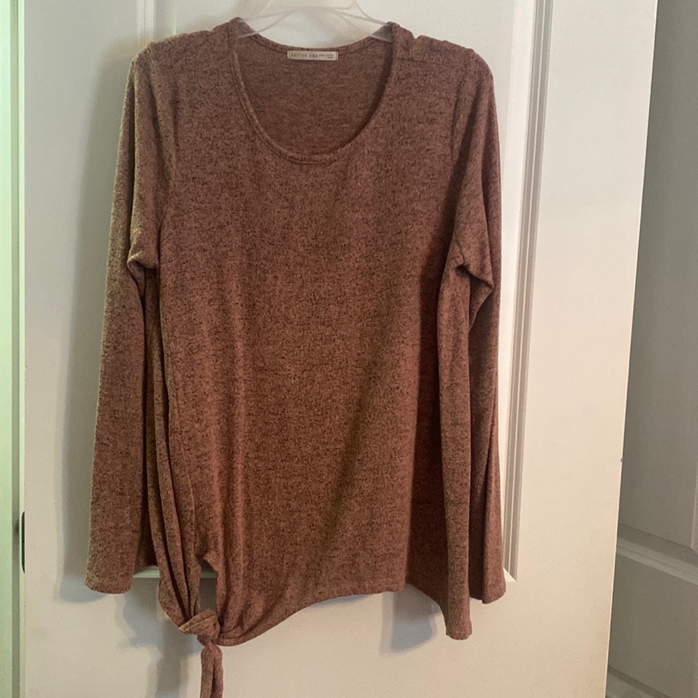 Mauve shirt with knot tie at bottom